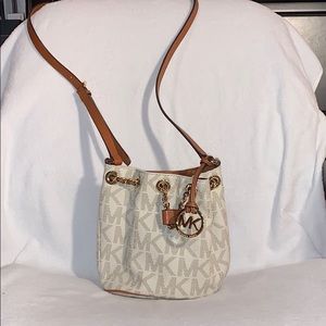 Micheal Kors Small Bucket Crossbody